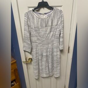 Vivi by Violet Weekend Shift A-line 3/4 Sleeve Scoop Neck Gray White Dress L